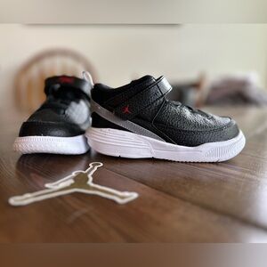 New 9C Jordan’s never been used. Selling because my kid prefers pink/princess.